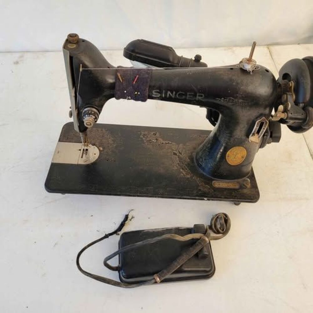 Vintage Singer Sewing Machine with Foot Pedal